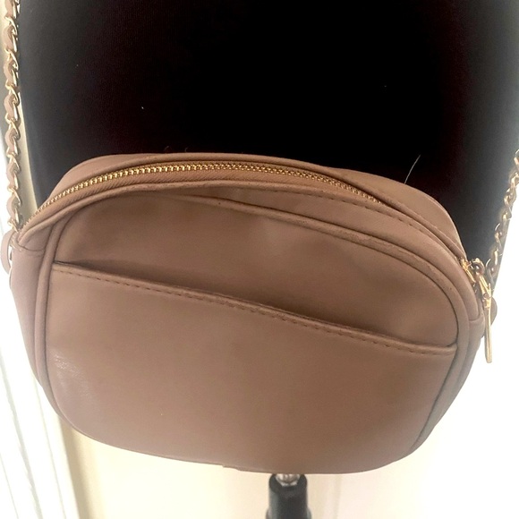 Bebe like new crossbody small Tan chain strap - Picture 3 of 4